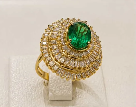 Evergreen ring — front