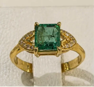Emerald Solitaire Ring — front detail