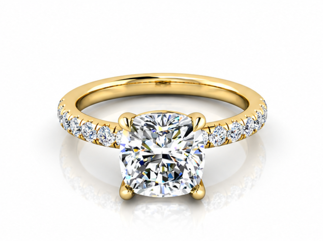 Valenne cushion-cut diamond ring in yellow gold, front view